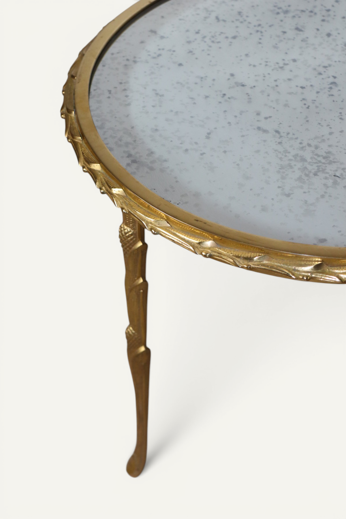 Table basse Maison Baguès en bronze doré et miroir vieilli – Années 1950