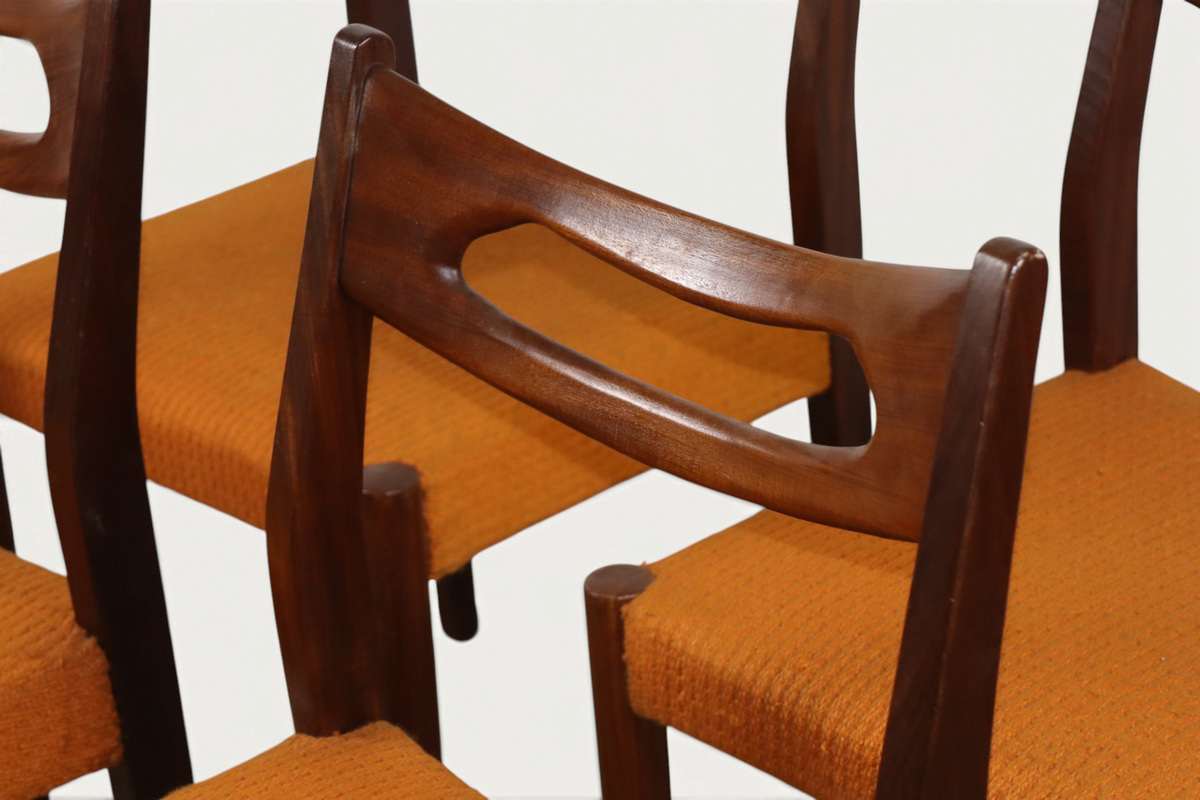 Série de 4 chaises vintage en teck et laine orange – années 60