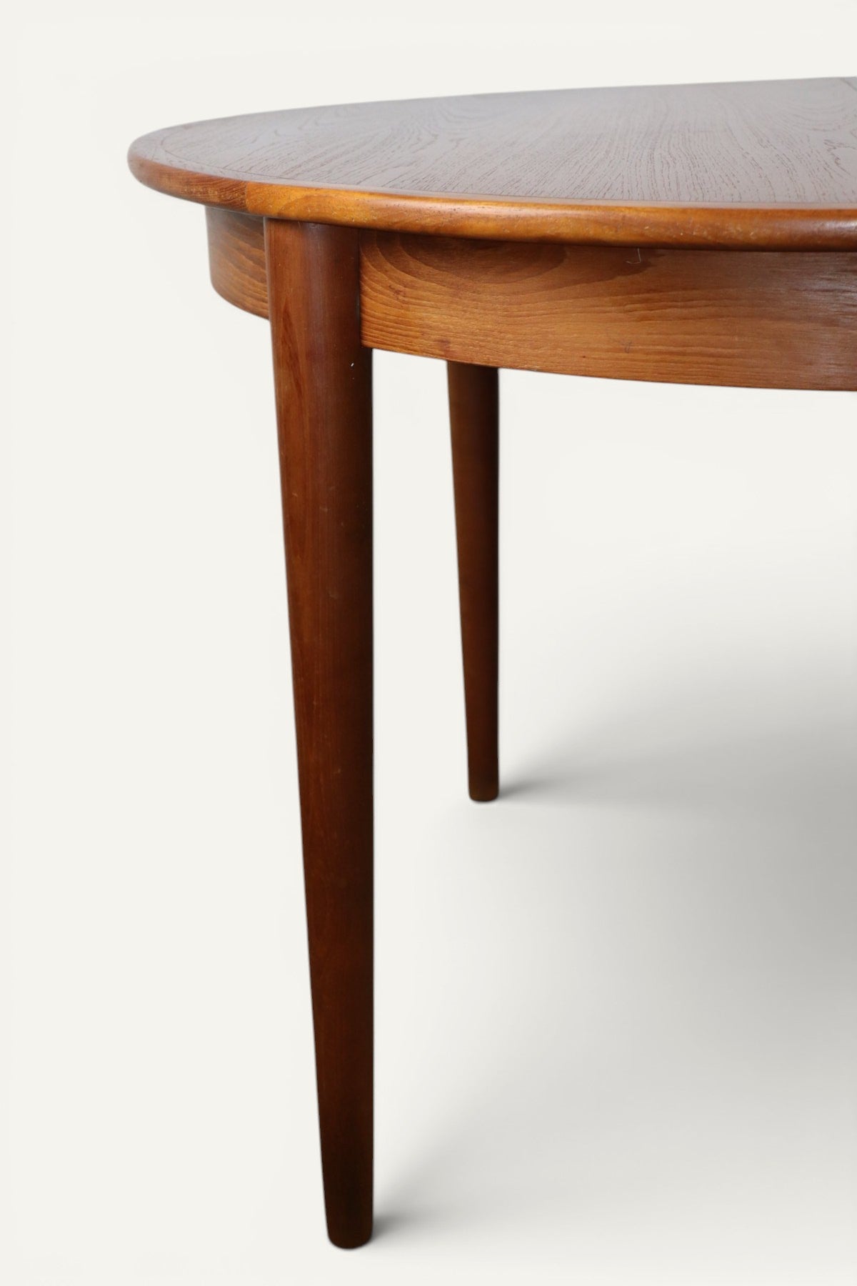 Table ronde de repas extensible danoise en teck – Années 1960