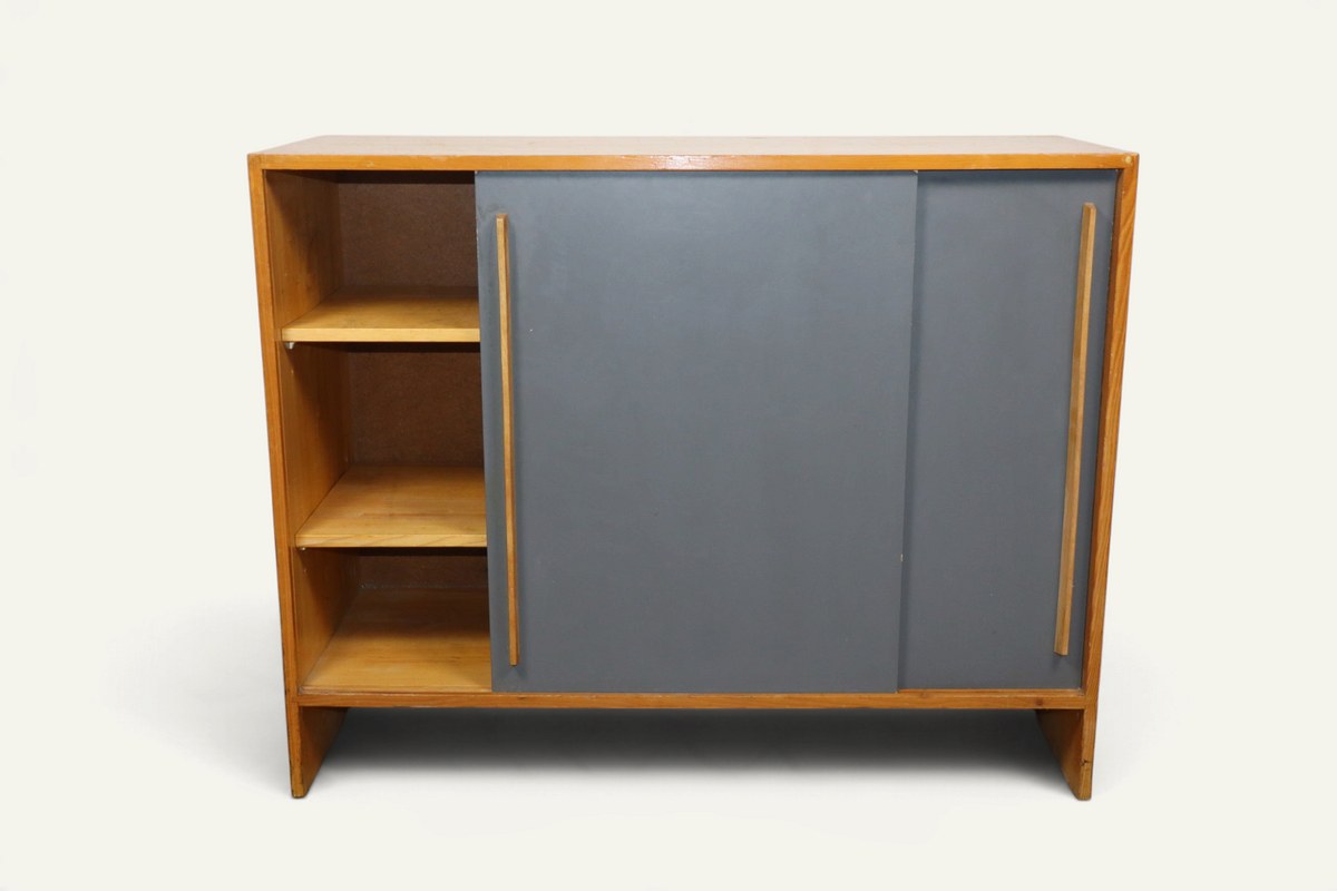 Meuble d’appoint vintage en bois à portes coulissantes – années 60