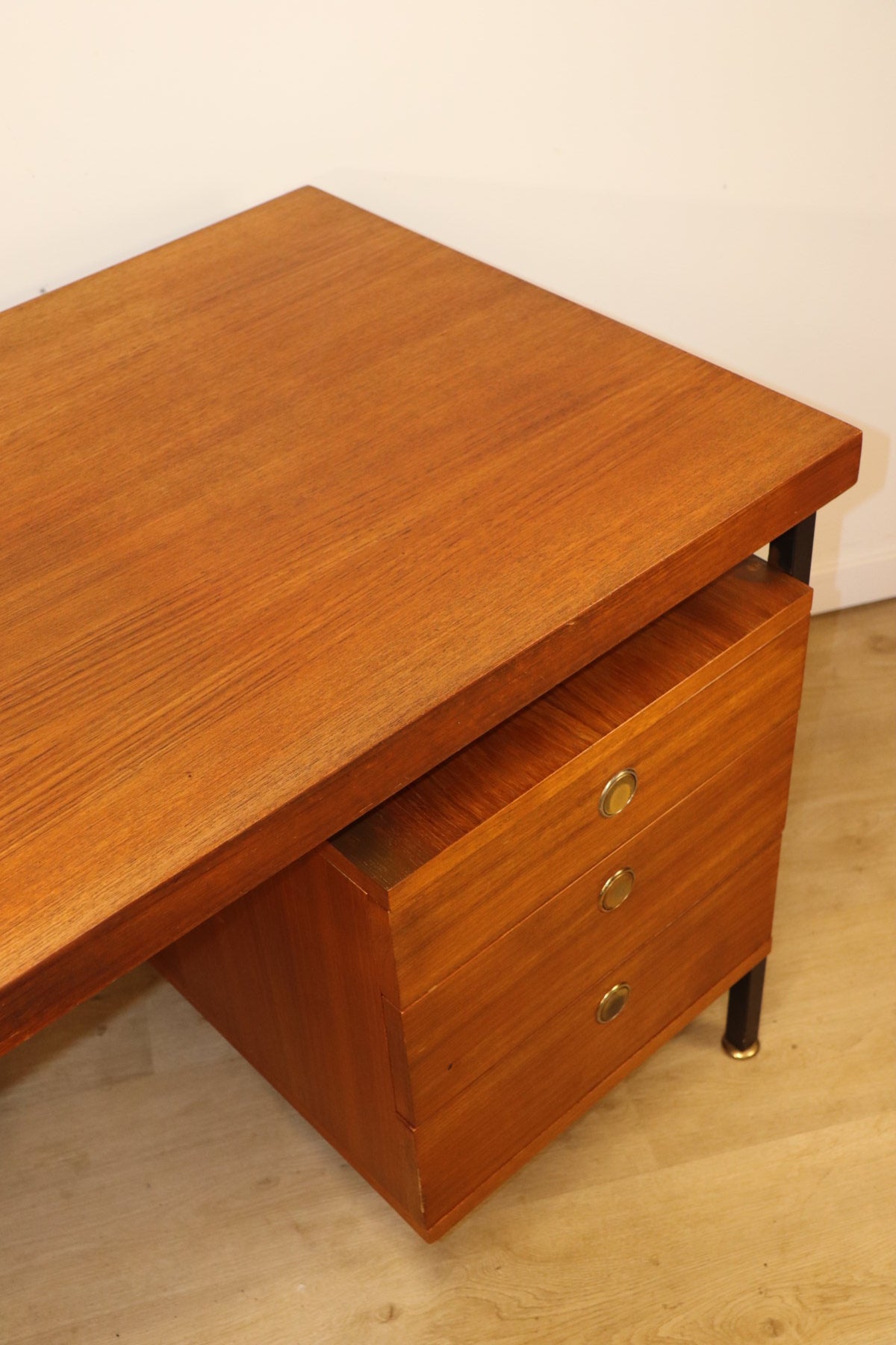 Bureau vintage en teck & métal – années 60