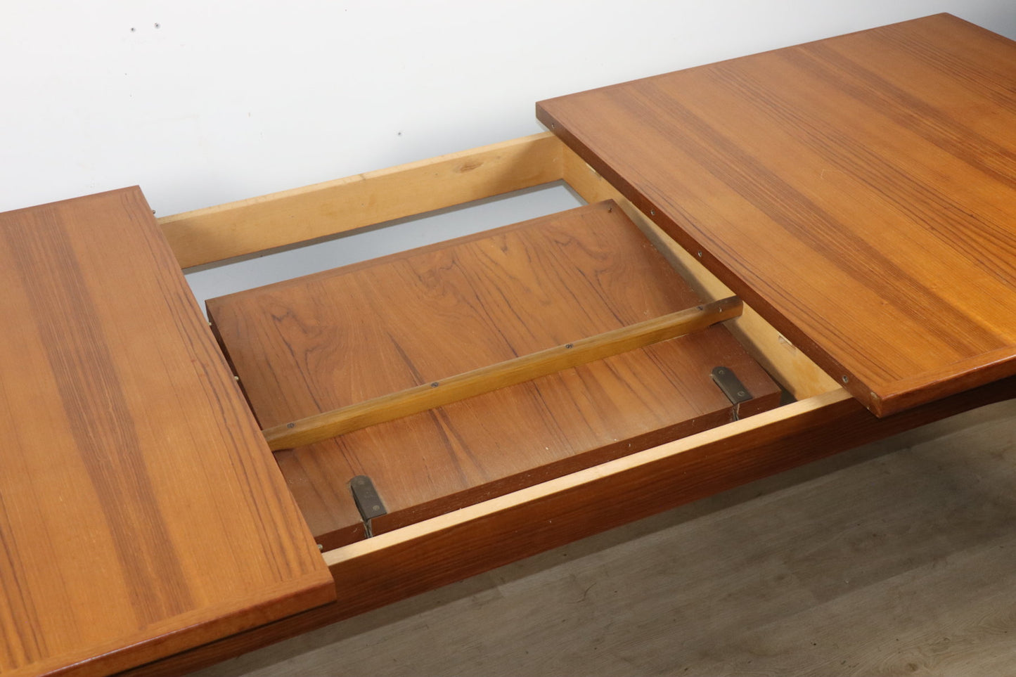 Table de repas scandinave extensible en teck – années 60