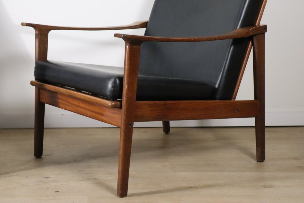 Paire de fauteuils scandinave en teck et skai, 1960
