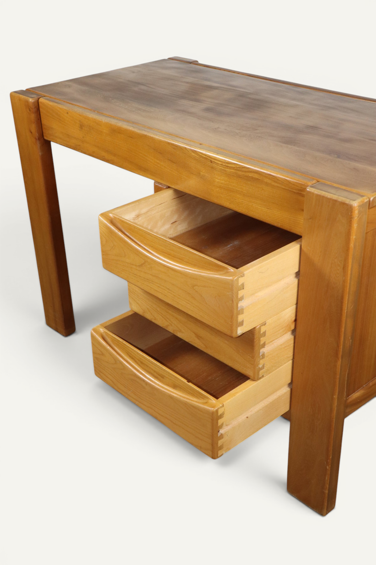 Bureau Regain en orme massif – Années 1970