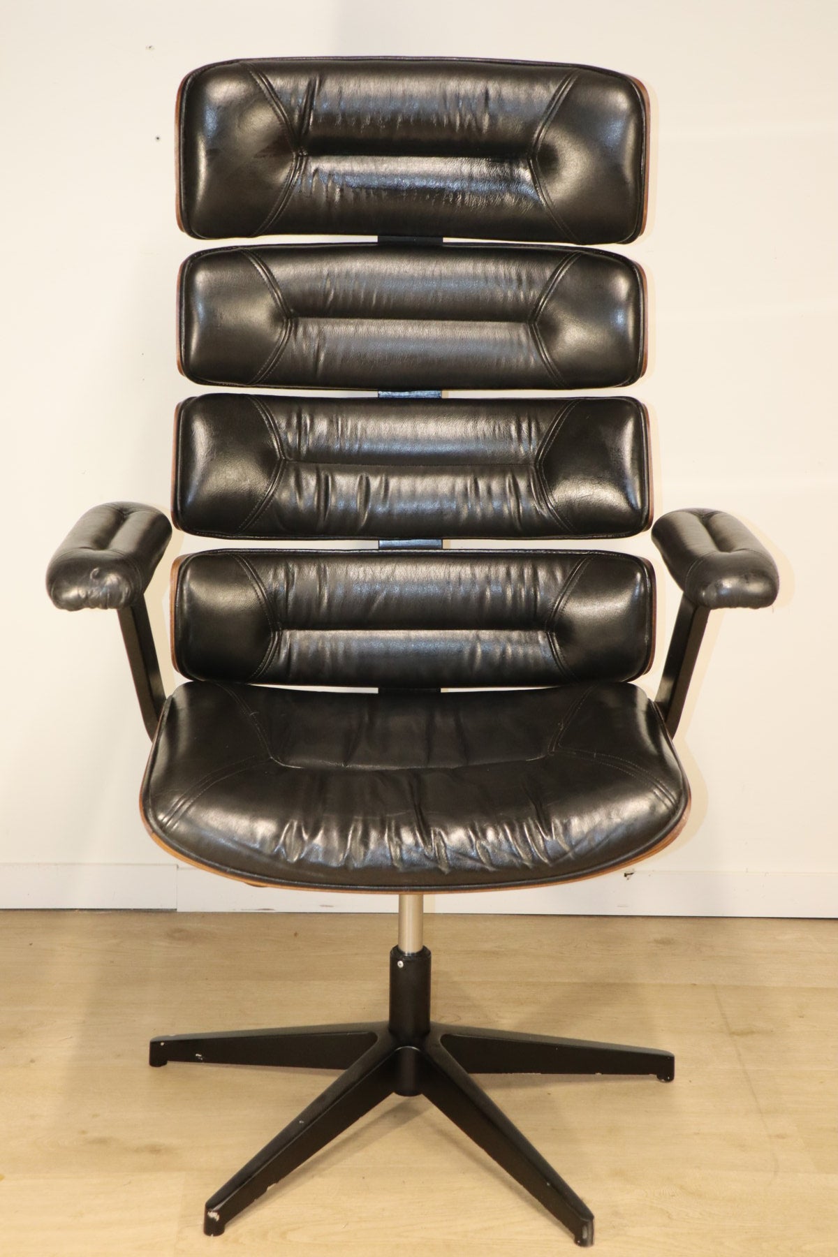 Fauteuil de bureau vintage en skaï et bois - 1970