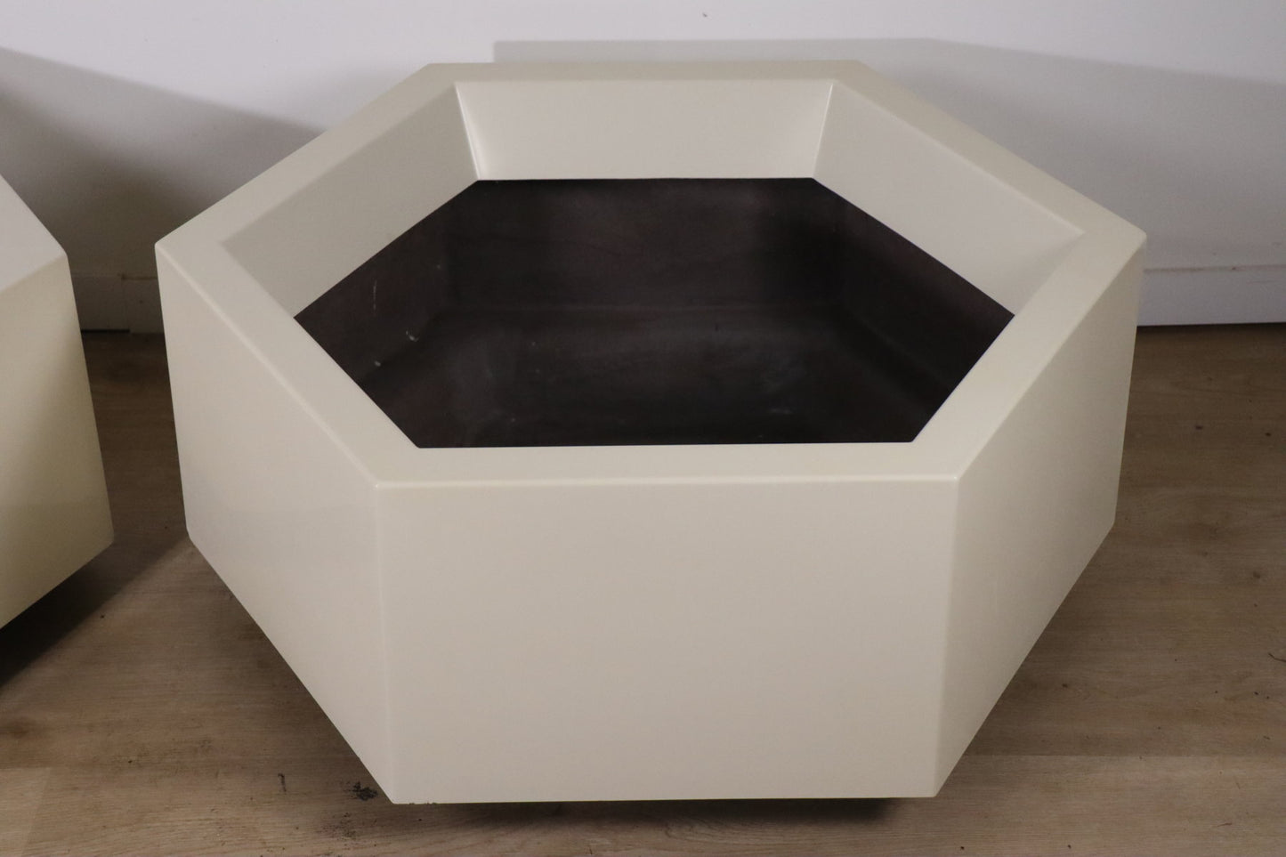 Paire de jardinières hexagonales en fibre de verre vintage – 1970