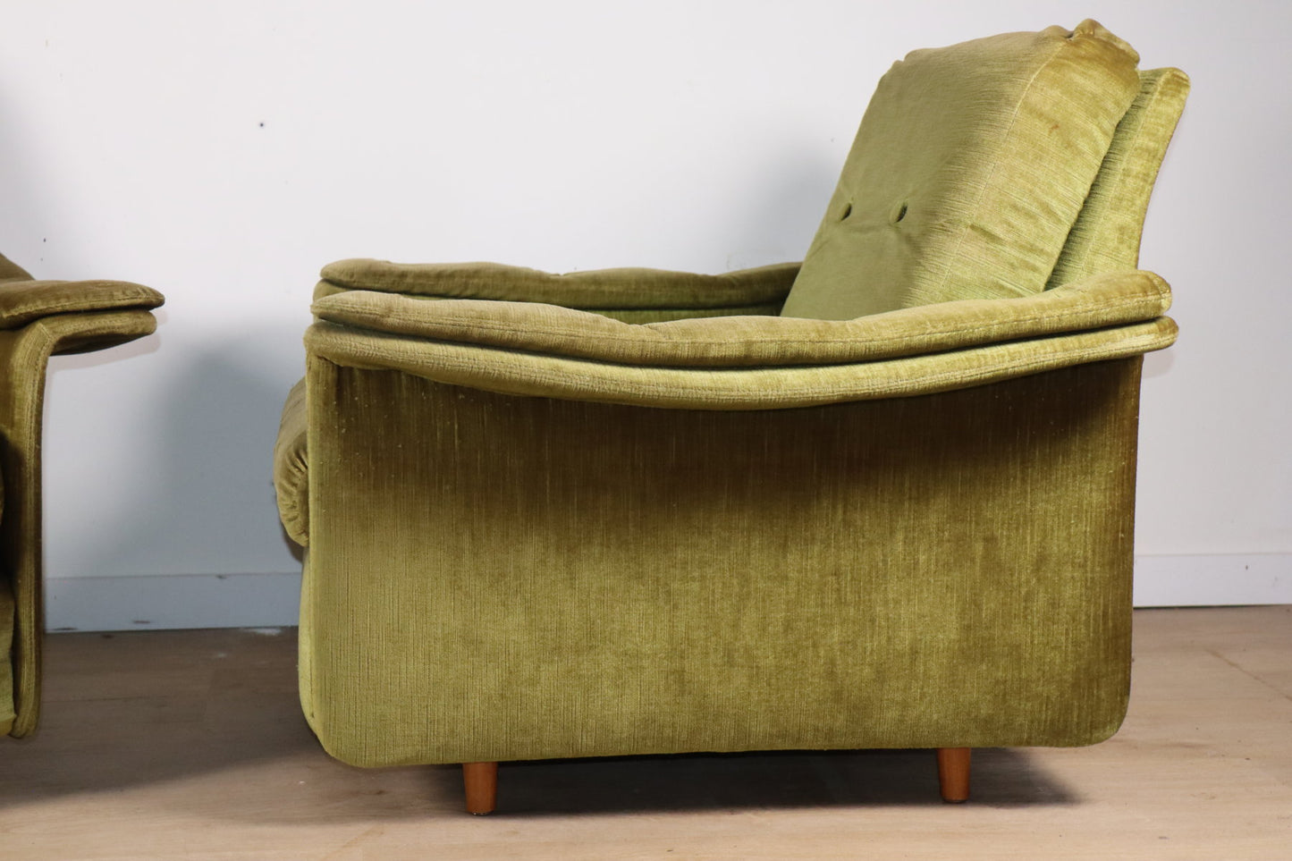 Paire de fauteuils vintage en velours – Années 60