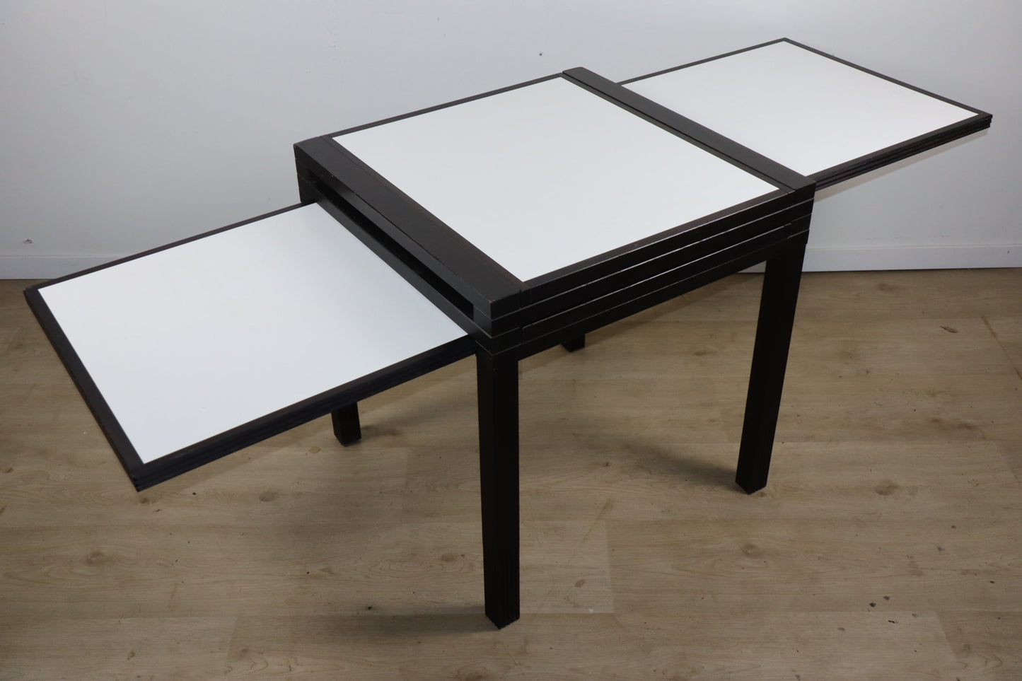 Table modulable bi-colore Bernard Vuarnesson - Années 80