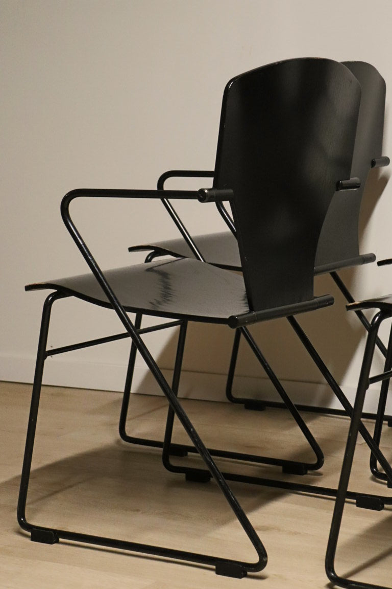 Série de 6 chaises minimaliste modèle "EGOA 300" par Josep Mora