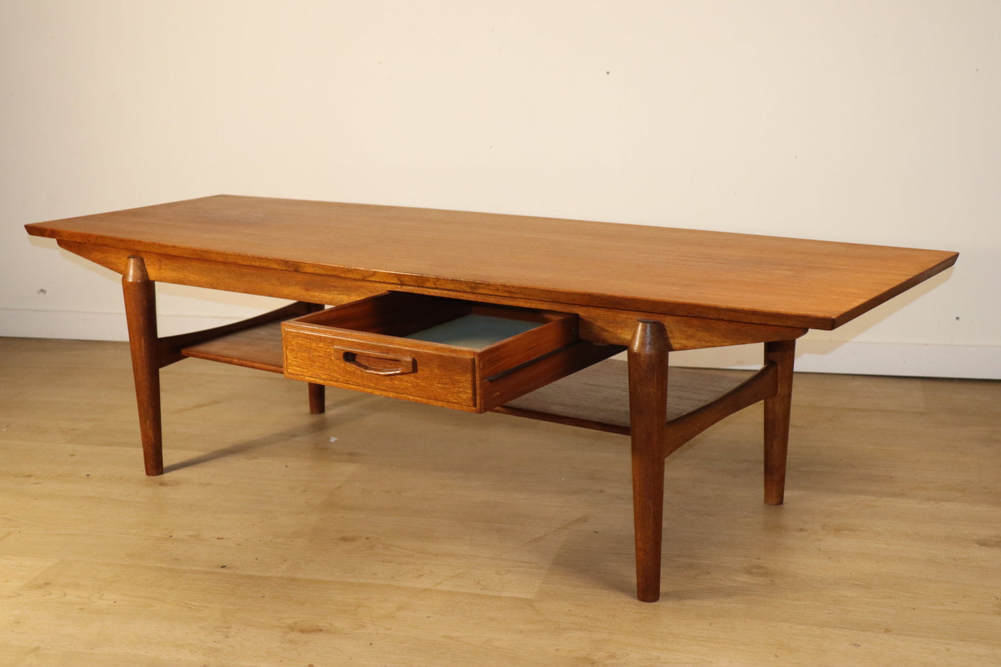 Table basse scandinave en teck années 60