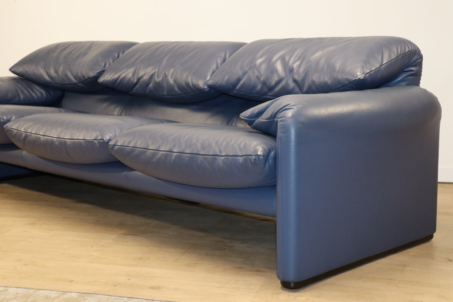 Canapé Maralunga 3 places cuir par Vico Magistretti pour Cassina