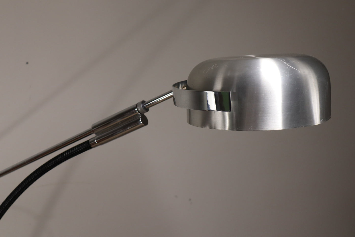 Lampadaire vintage arc à balancier en métal chromé, 1970