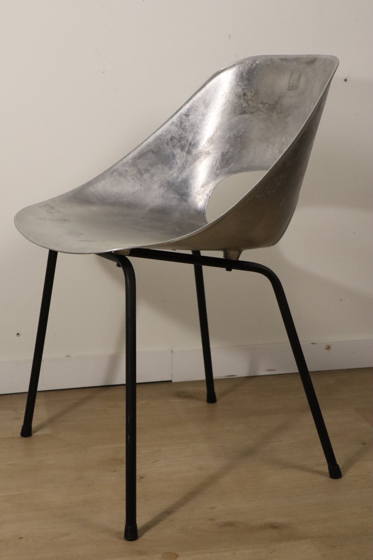 Chaise Aluminium modèle "Tulipe" de Pierre Guariche édition Steiner, 1960