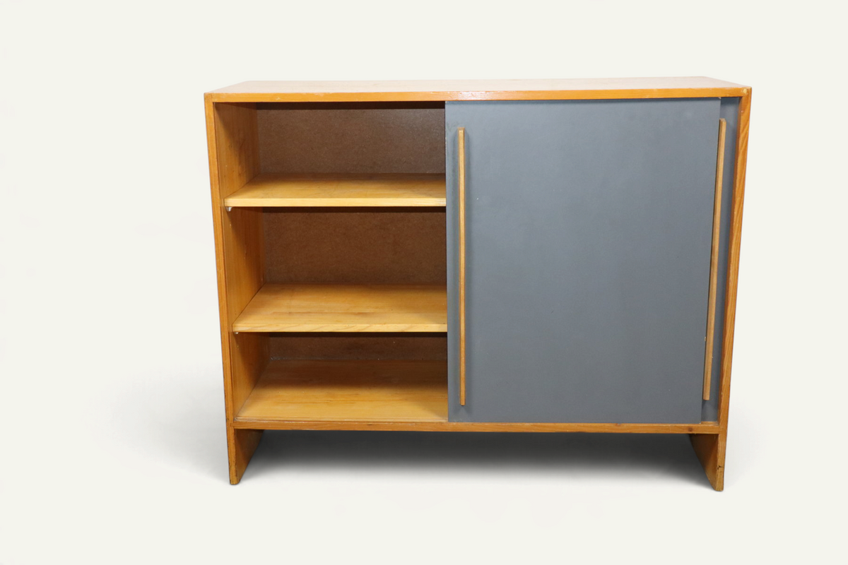 Meuble d’appoint vintage en bois à portes coulissantes – années 60