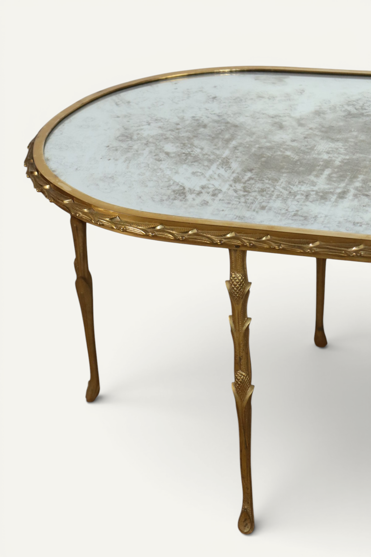 Table basse Maison Baguès en bronze doré et miroir vieilli – Années 1950