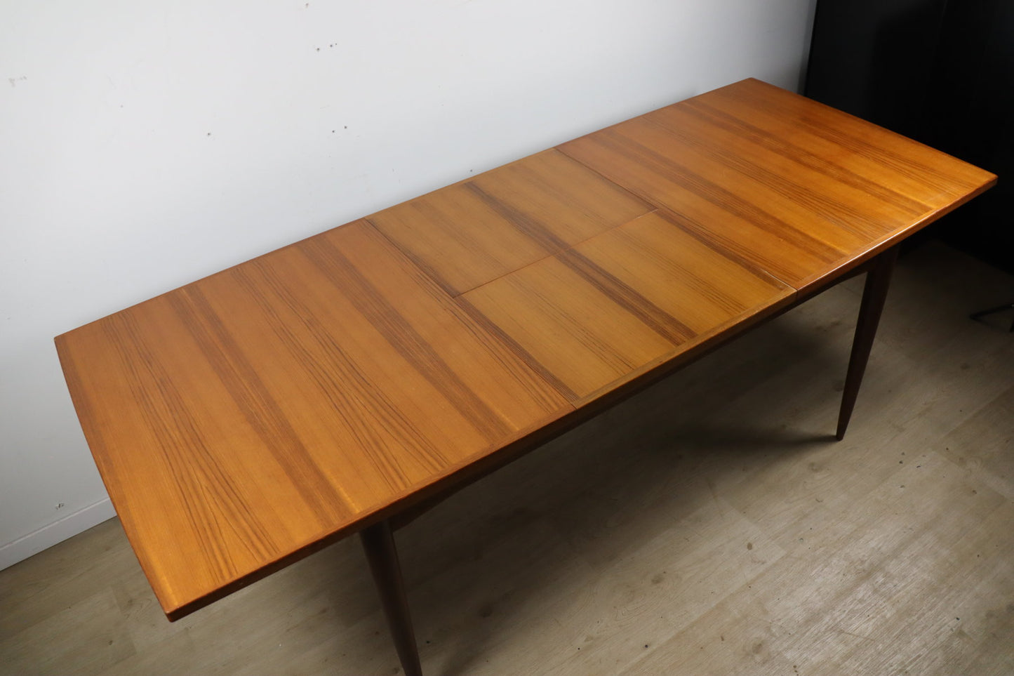 Table de repas scandinave extensible en teck – années 60