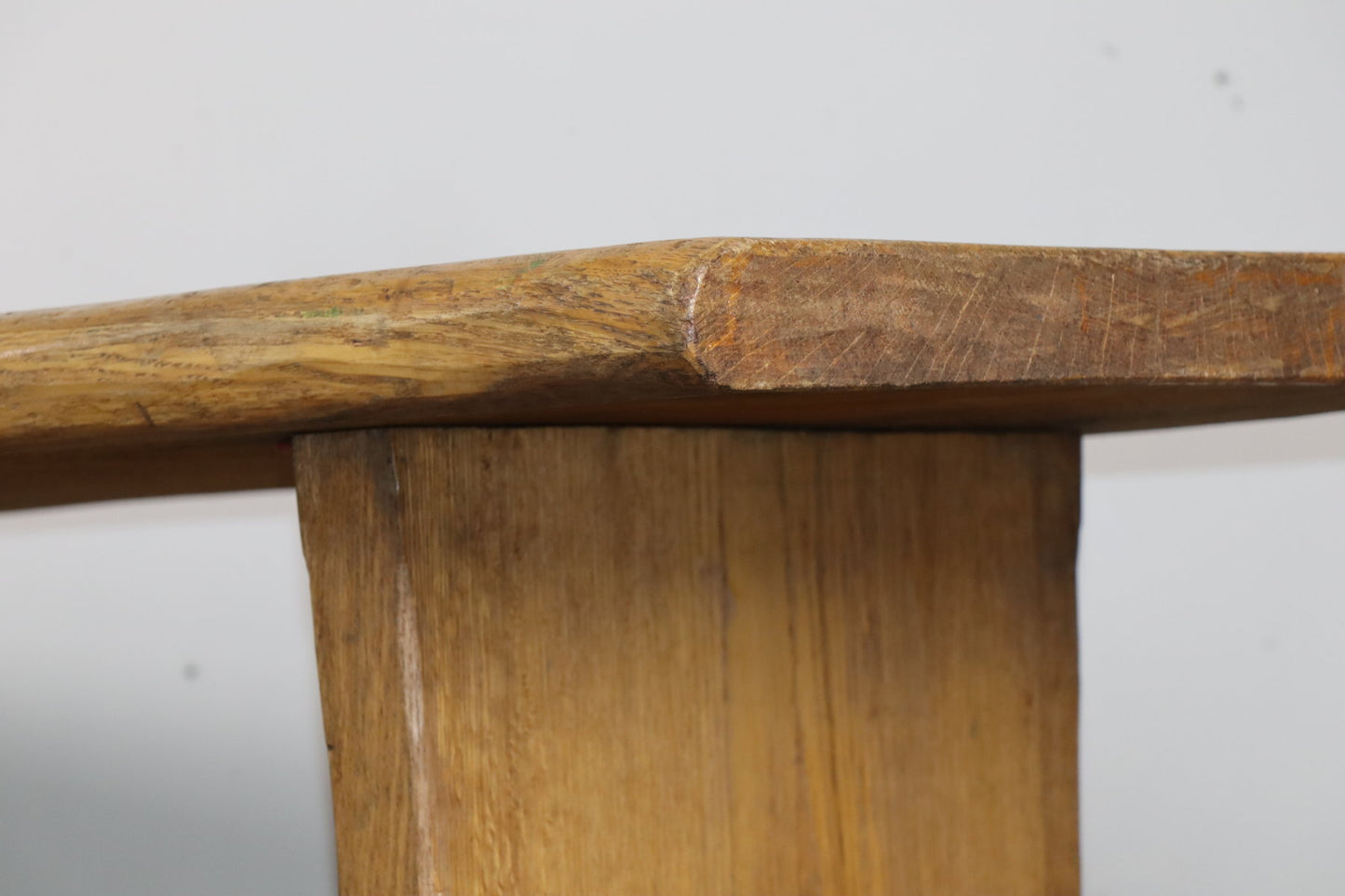 Table de repas brutaliste en bois massif - Années 50/60