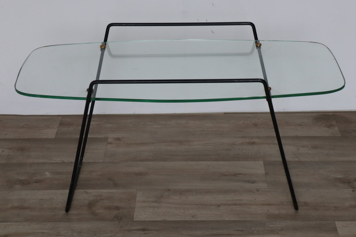 Table basse vintage moderniste en verre et métal laqué noir, 1950