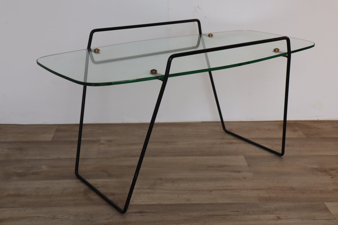Table basse vintage moderniste en verre et métal laqué noir, 1950