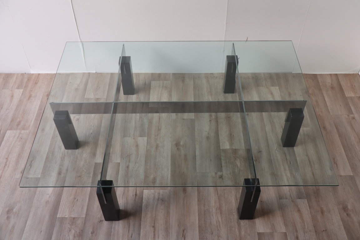 Table basse minimaliste sculpturale en acier et verre, 1970