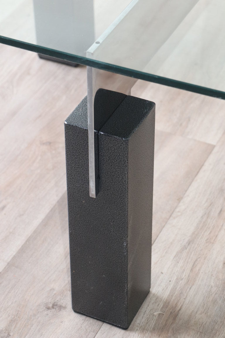 Table basse minimaliste sculpturale en acier et verre, 1970